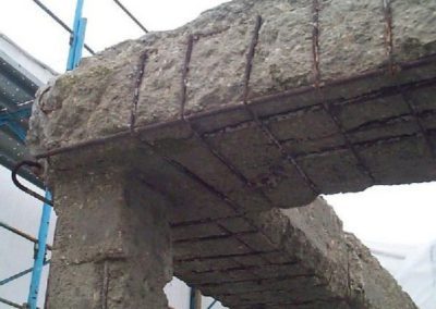 travi e pilastri in cemento deteriorato